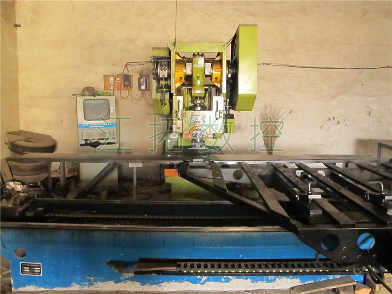 江拓?cái)?shù)控沖床設(shè)備