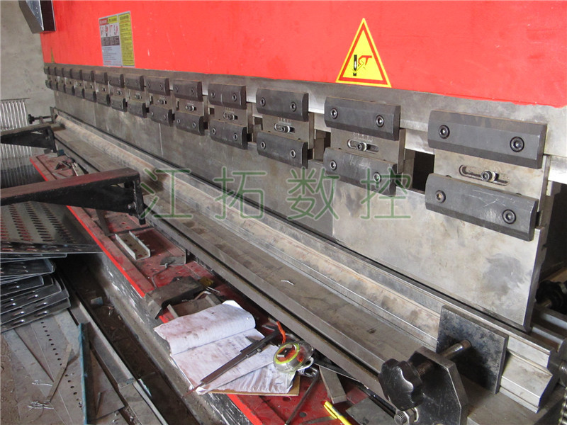 江拓?cái)?shù)控折彎機(jī)